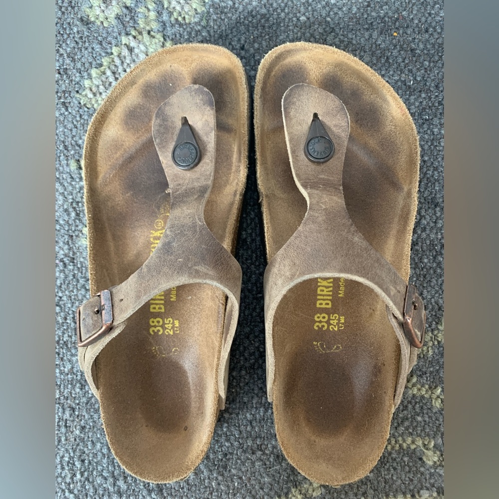 brown gizeh birkenstocks, size 8, 38